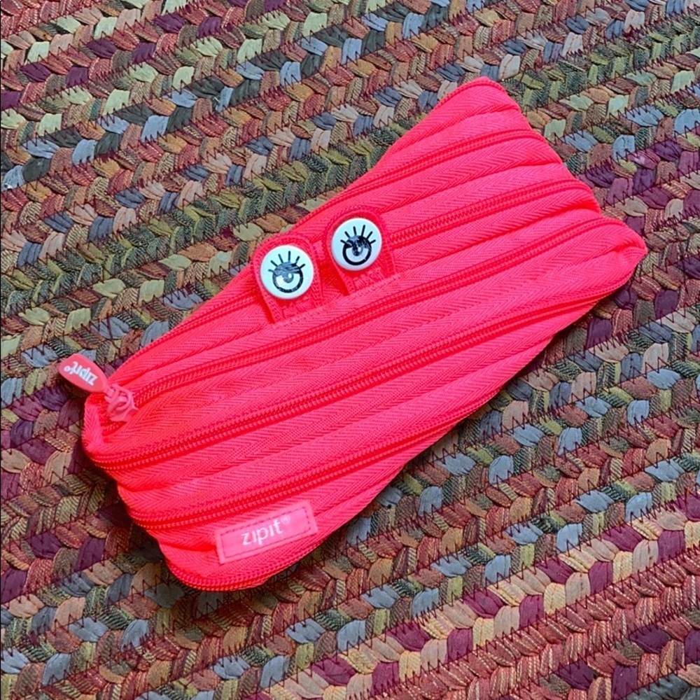 HOT PINK ZIP IT EYE POUCH